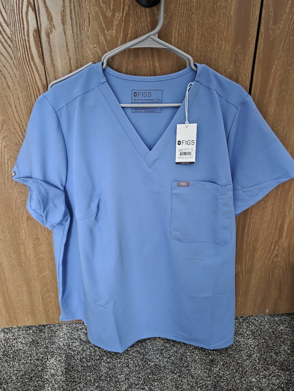 ***NEW WITH TAGS *** 3XL FIGS Women’s Catarina Scrub Top in Ceil Blue